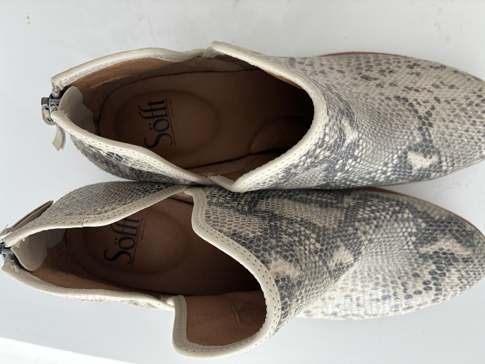 Sofft Snake Print Ankle Booties – Women’s Size 11 – Cream and Gray