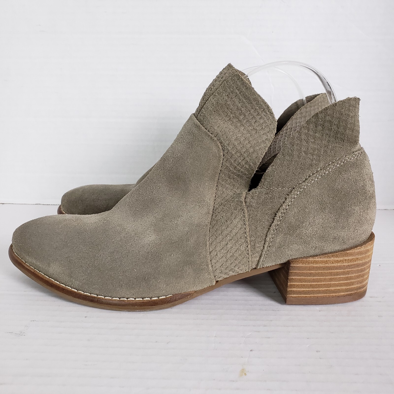 Seychelles Ankle Boots Womens 8.5 Gray Suede Leather Embossed Block Heel Zip