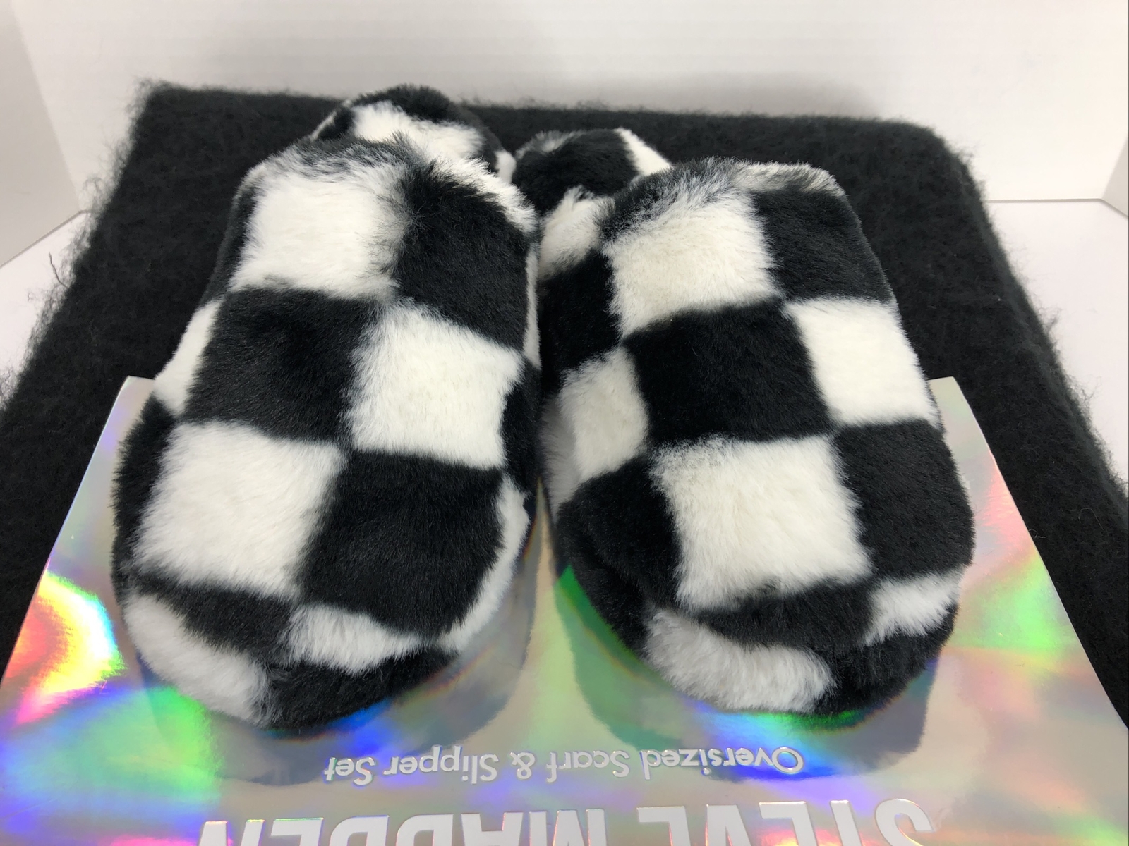 Steve Madden Checked Slipper and Oversized Scarf Wrap Set Small Size 5/6