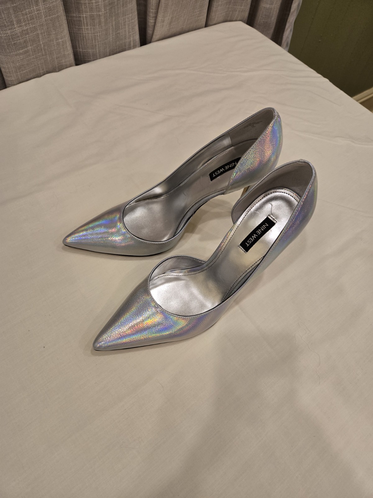 Sz 10M NINE WEST D’Orsay Pointed Women’s Pumps Stiletto Iridescent Heels Silver
