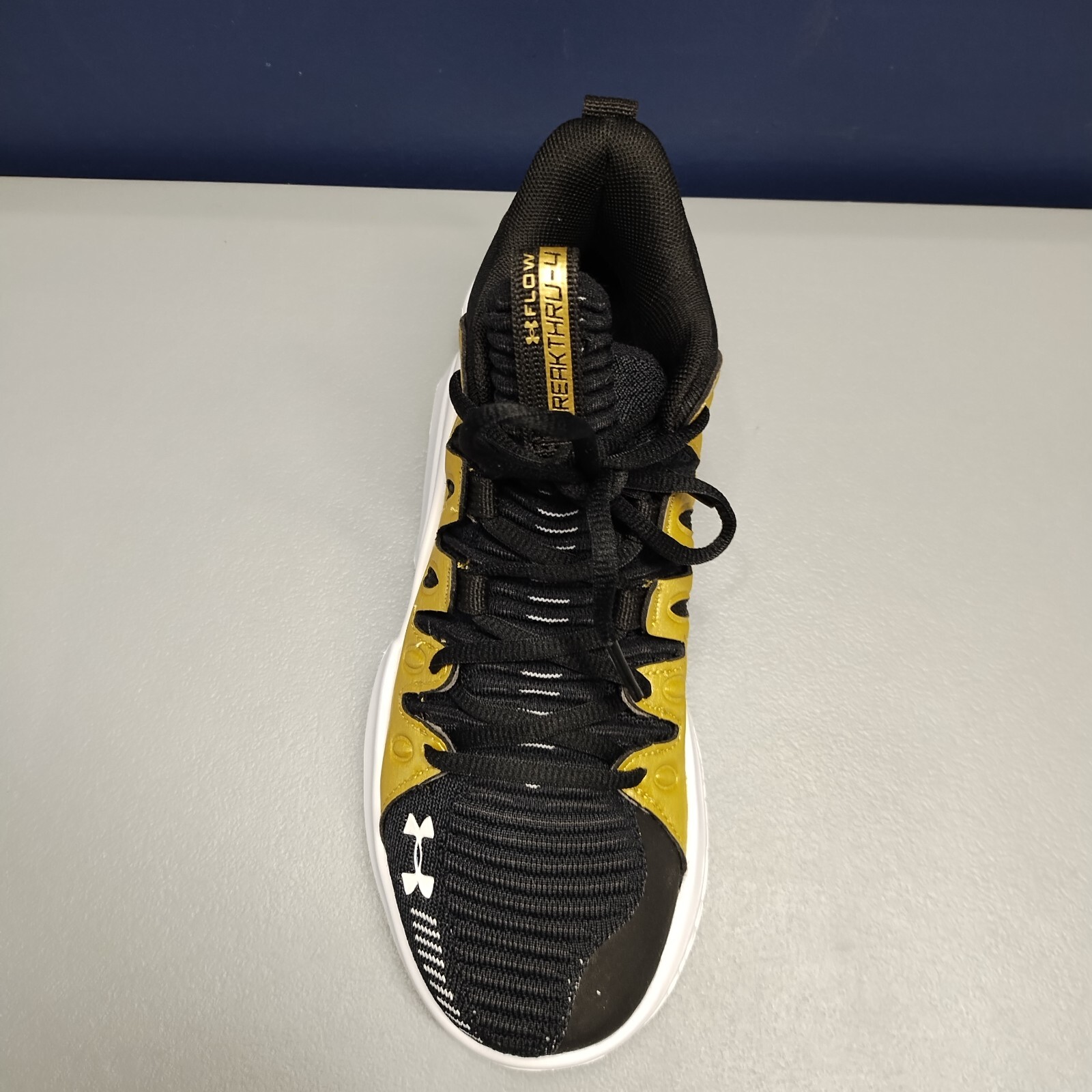 Under Armour Flow Breakthru 4 Basketball Shoes 6.5 Womens Black Gold 3026641-001