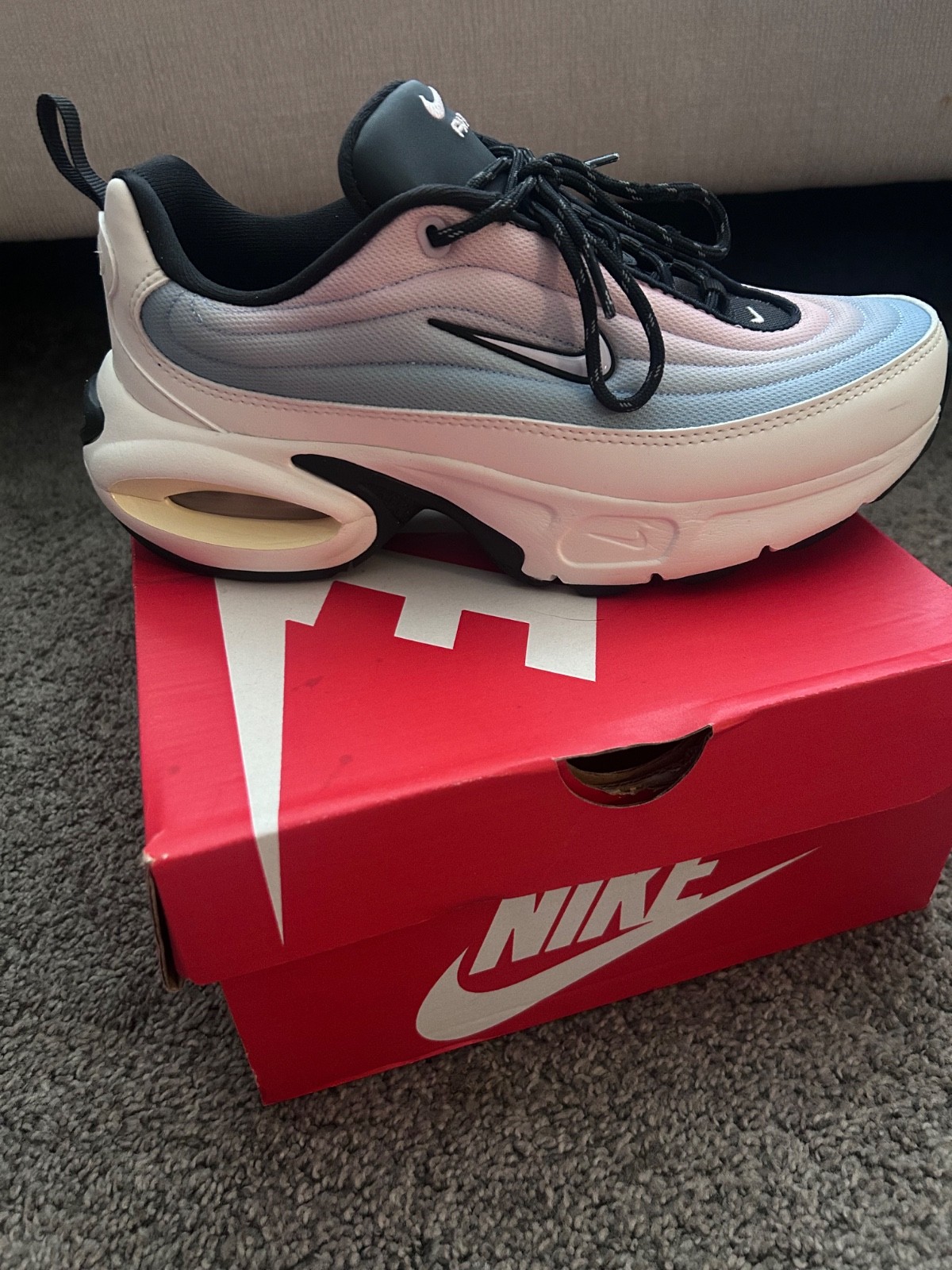 Size 8 – Nike Air Max Portal Dawn W like NEW only tried on indoors