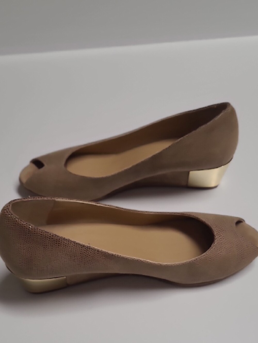 Vaneli Taupe Peep-Toe Wedge Heel Pumps – Size 7