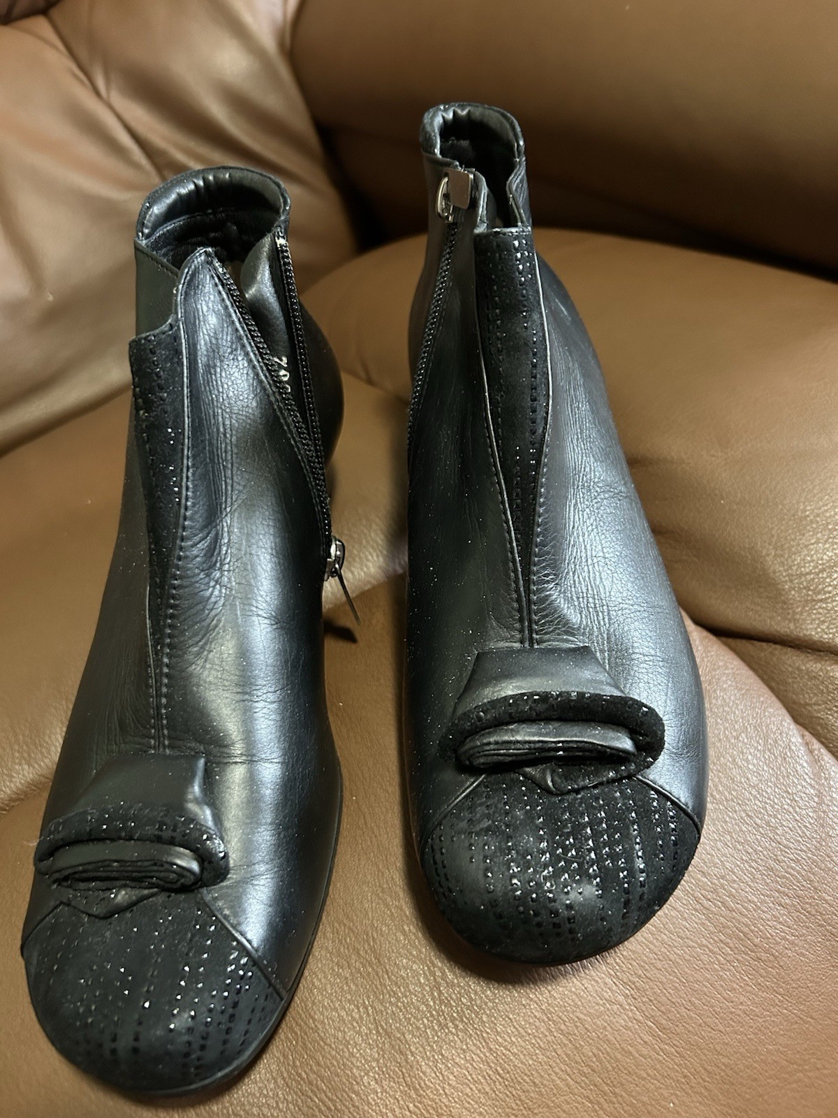 Beautifeel Black Leather Bootties 38