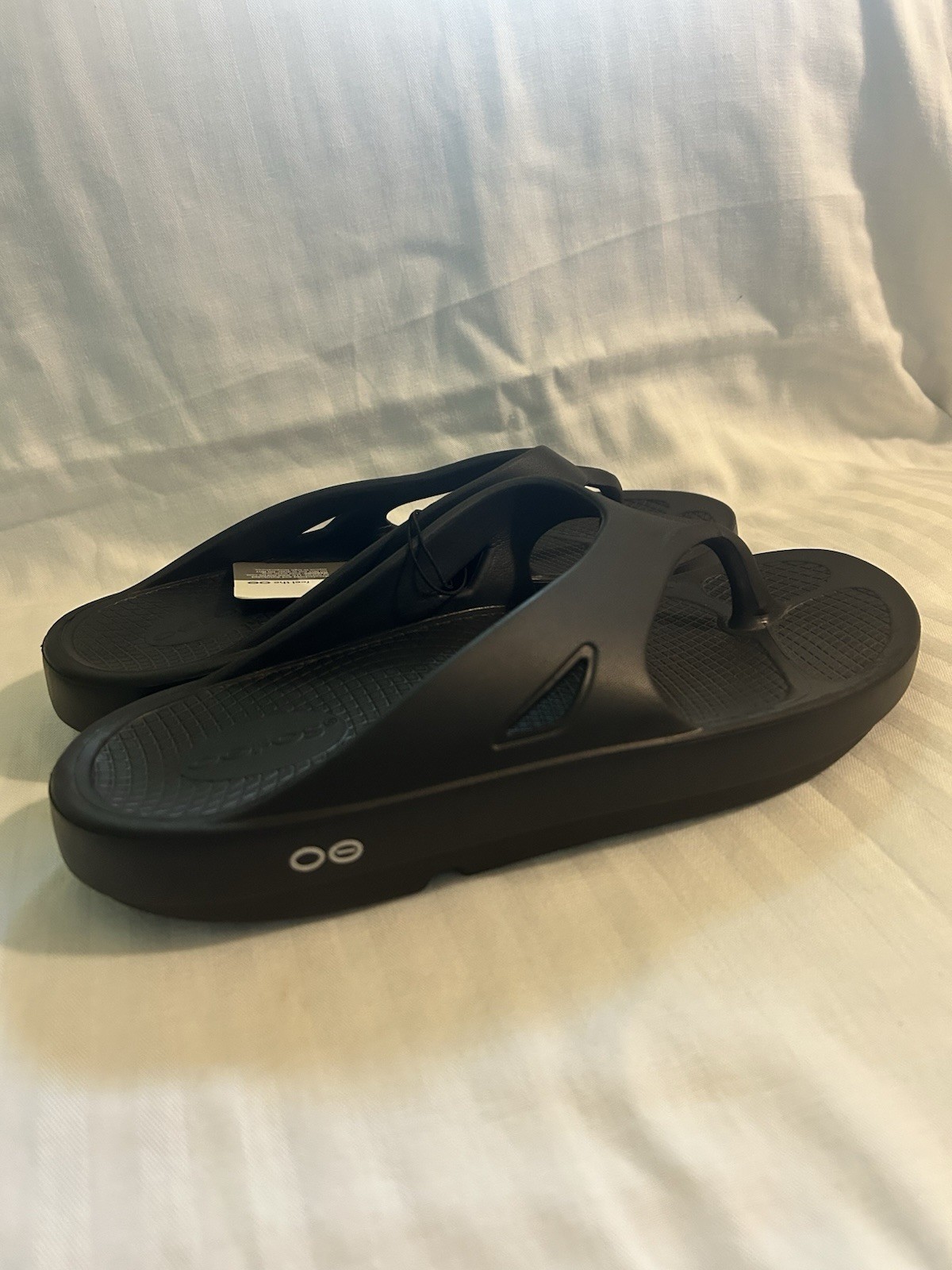 OOFOS Recovery Sandal – Unisex (M10 & W12) EU 43 Black