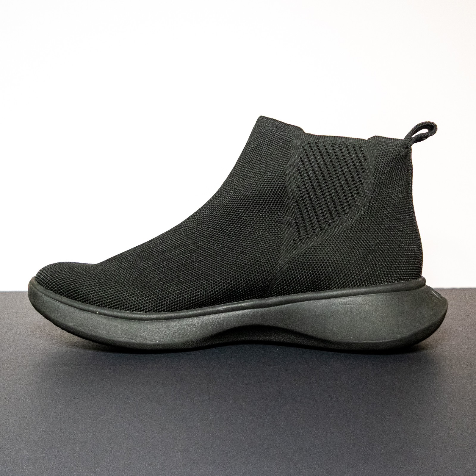 Vivaia Urban Boots Water RPT Slip On Knit Black Comfort Sneakers Women’s 9 Shoes