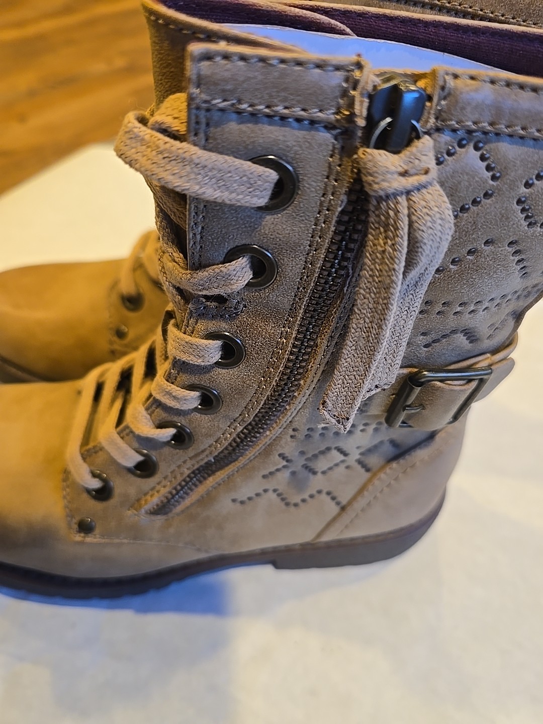 Roxy Tierra ARJB700263 Side-Zip Boots Beige Women’s Size 8 (New See Description)