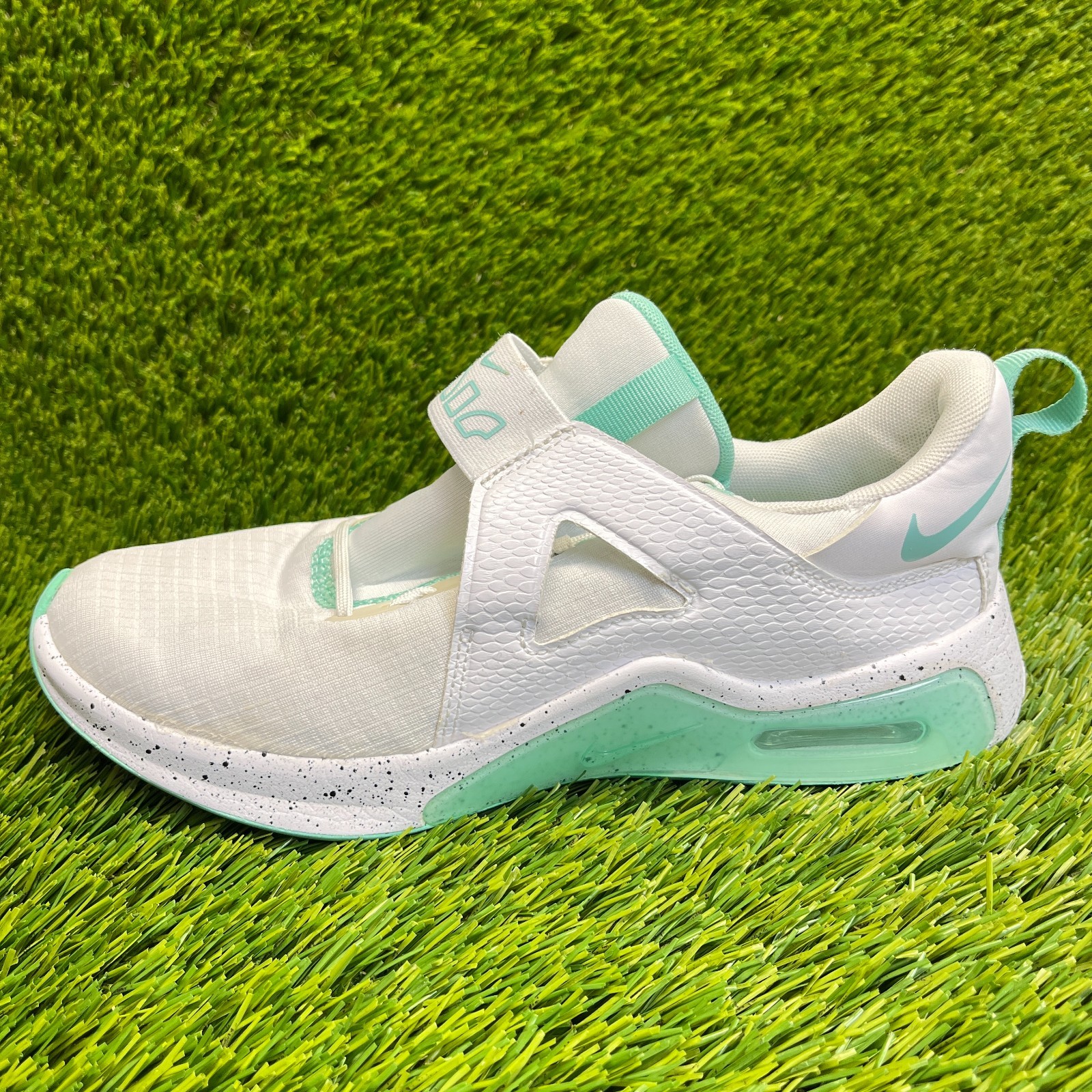 Nike Air Max Bella TR 5 Womens Size 6.5 White Athletic Running Shoes Sneakers