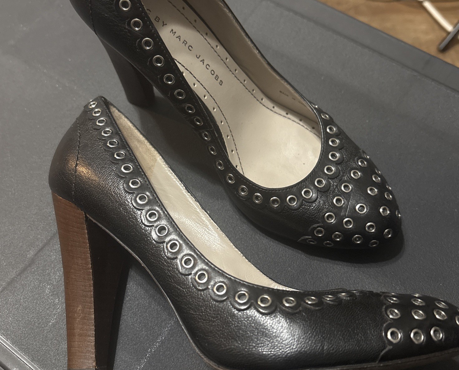 Marc by Marc Jacobs Fits Like 7.5,EU 36.5 Black Leather Studded Wood Heels Pumps