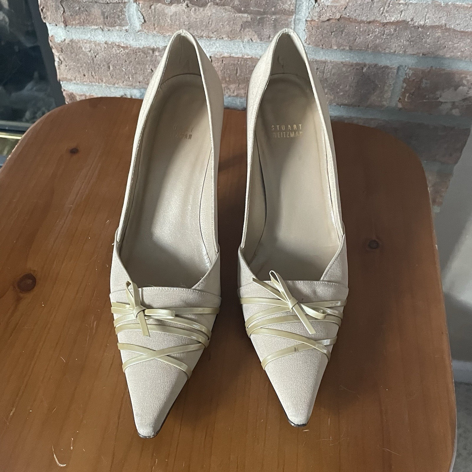 Stuart Weitzman Kitten Heel Evening Shoes Bow Women’s Size 10M Beige 3″ Heel