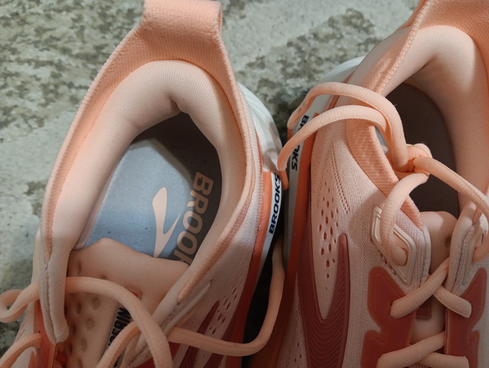 Brooks Glycerin 23 Running Shoes Coral Peach Woman’s Size 7.5 B MEDI 1204651B822