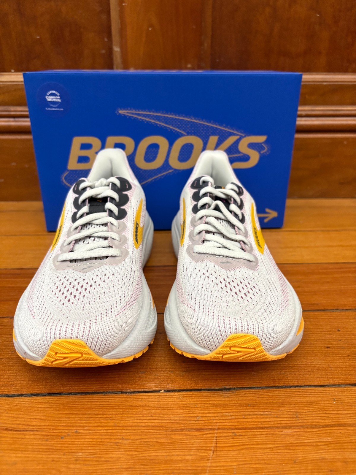 NEW – Brooks Ghost 17 (Style#120431070) Color: Oyster/Apricot/Pink Size: 6.5B