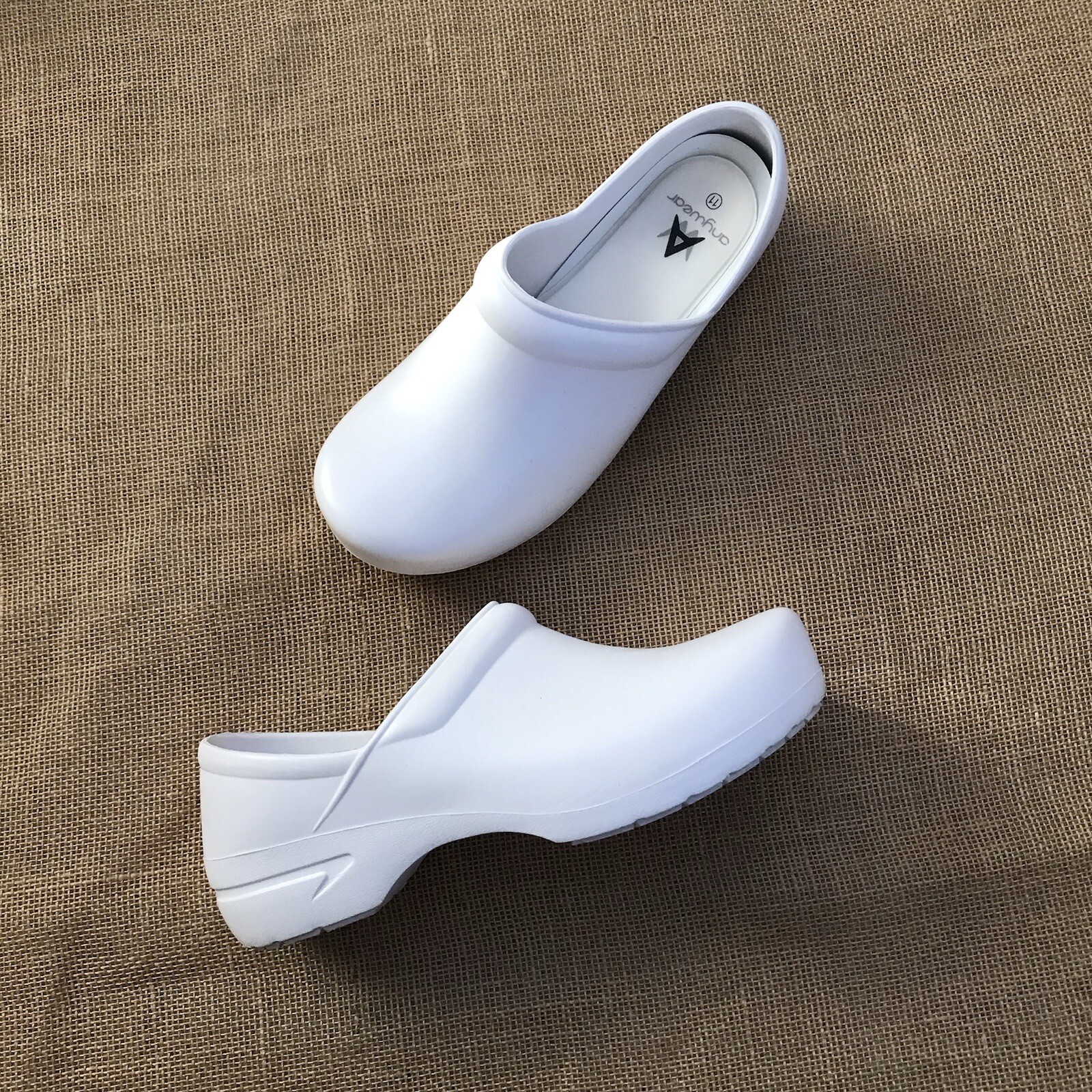 Anywear Women’s Guardian angel Closed Toe Clogs, White, Size 11 Work Foam Comfor