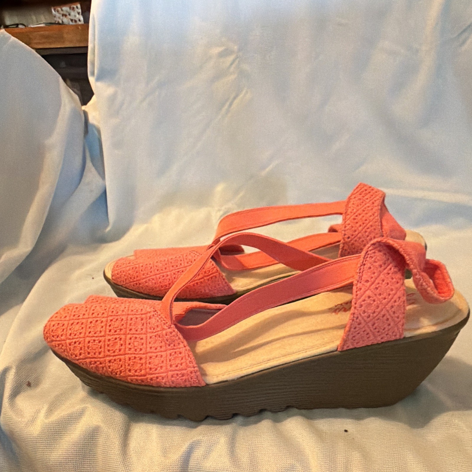 Skechers Pink Textured Strappy Wedge Slip-On Sandals Women’s US 11 Rubber