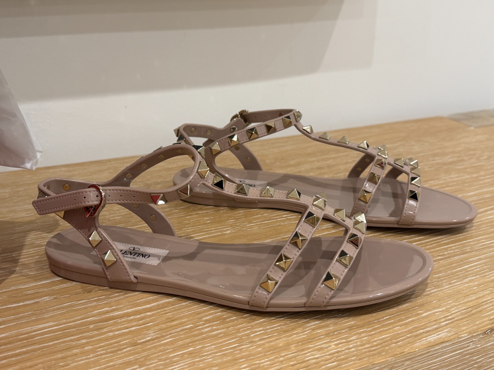 NIB Valentino Rockstud Jelly Flat Gladiator Sandals Size 37 Poudre/Nude/N