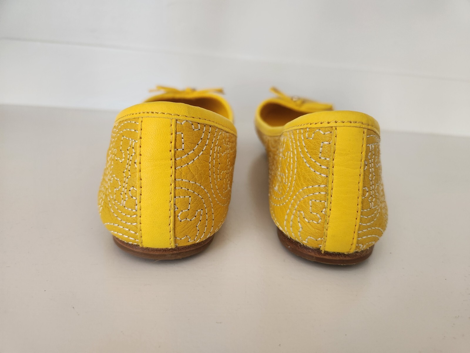 VEUC Tory Burch Womens Chelsea Yellow Stitched Ballet Flats Sz 8 M