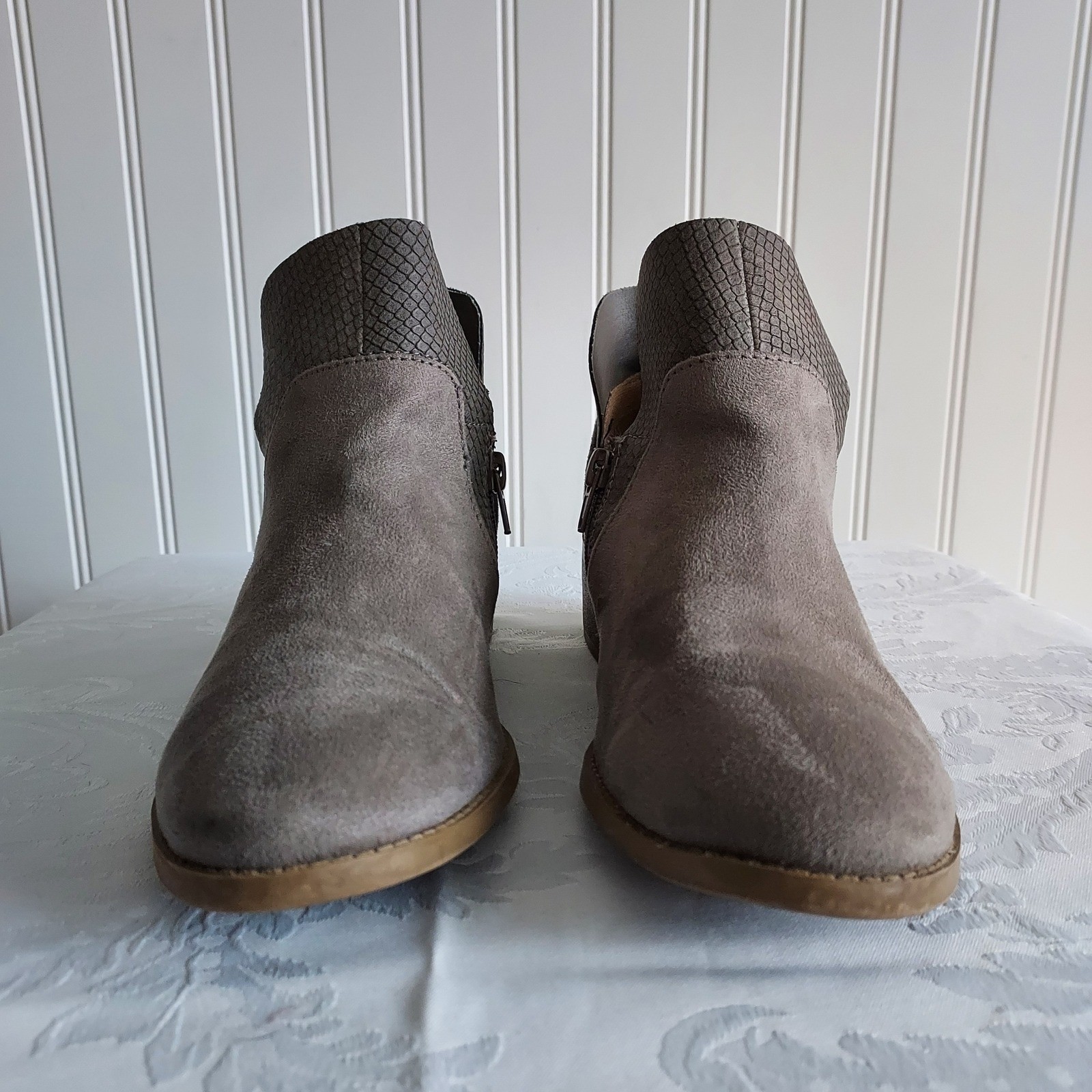 American Eagle 8 Ankle Boots Bootie Gray Leather Suede Faux Snakeskin Trim Split