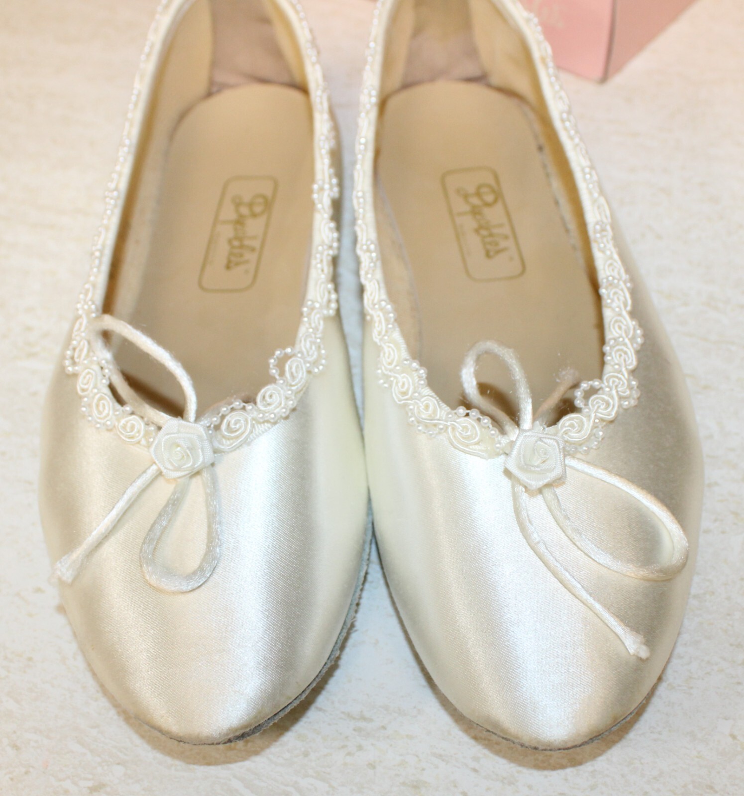 (EM)Women’s Dyeables™ Inc. White Satin Flat Shoes Wedding Formal Evening- Sz 9.5
