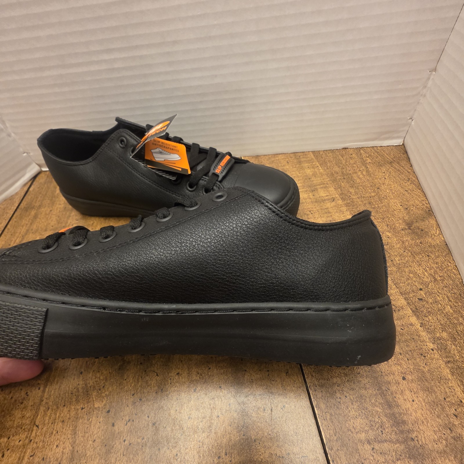 Lugz Pro-Tech Women’s LEATHER Slip Resistant Sneakers Shoes Black US SIZE 9 NWT