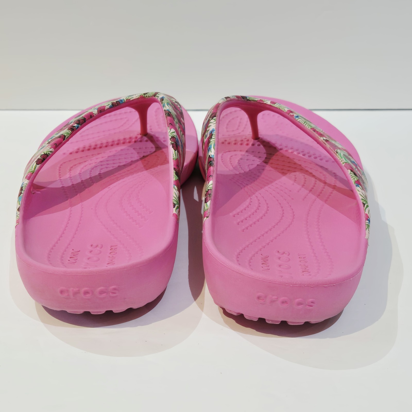 Crocs Women’s Kadee Pink Tropical Hibiscus Rubber Sandals Size 8 US