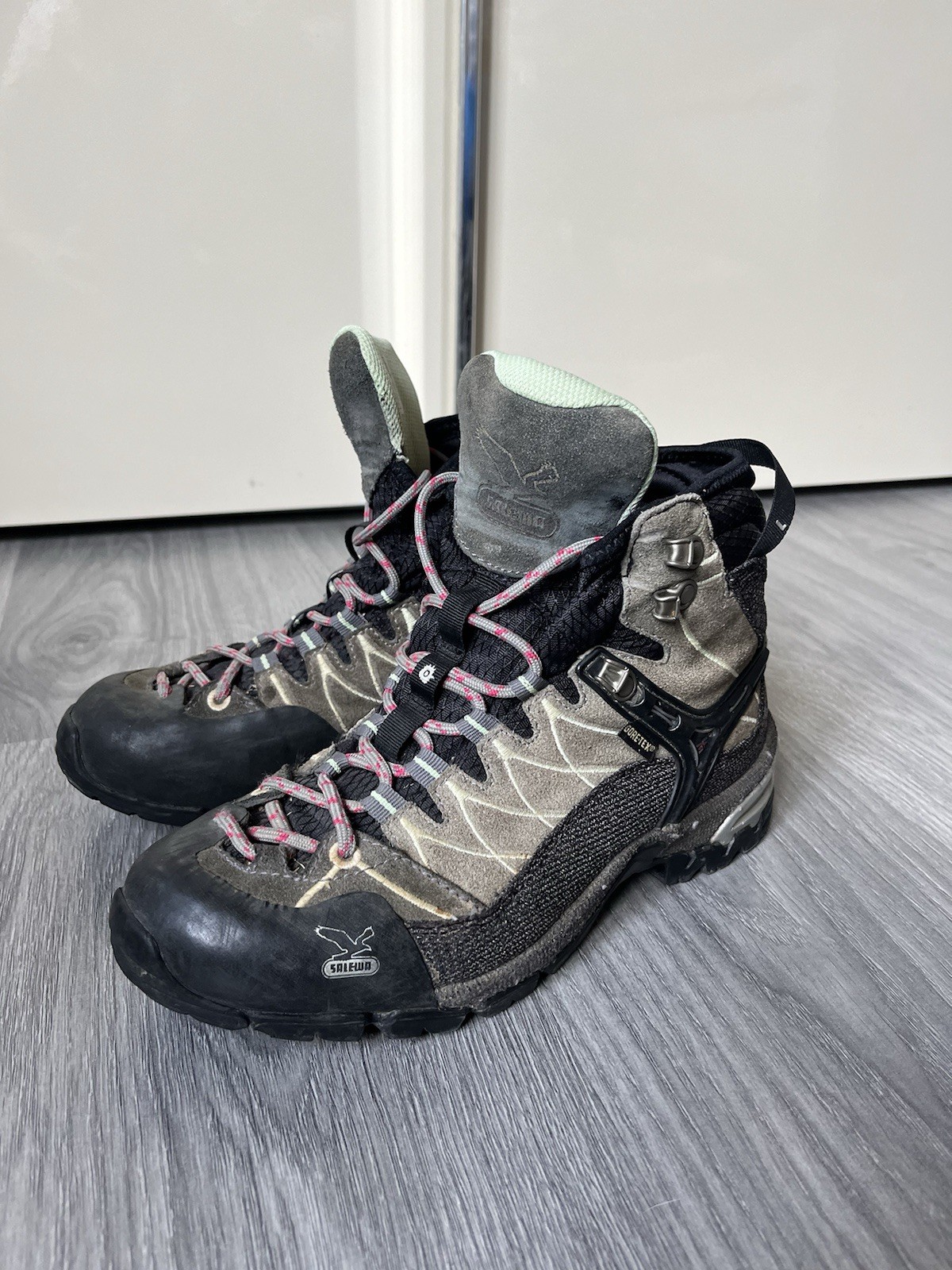 Salewa TRAINER MID GTX Розмір EU38 1/2 insole 24.5 cm ,US 7 1/2 ,UK 5 1/2