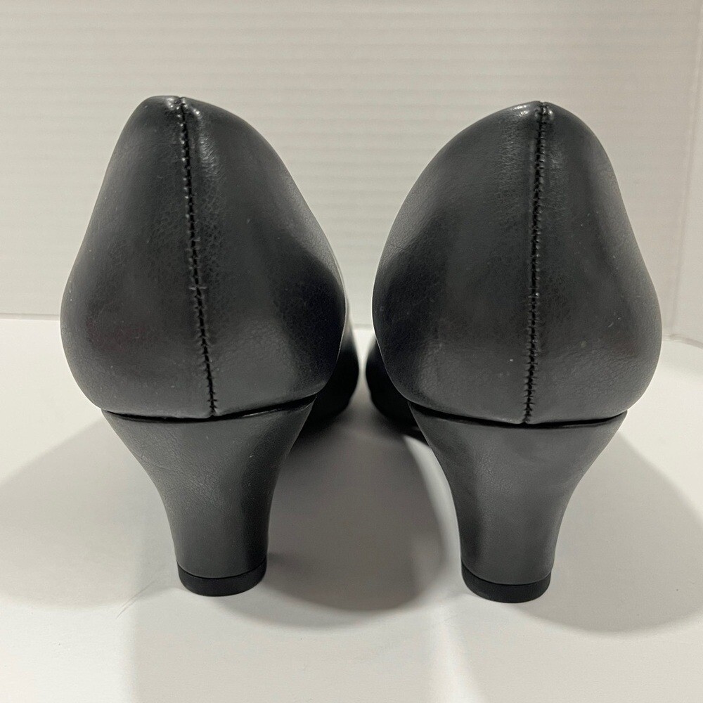 Easy Street Womens Fabulous Cone Heel Pumps. 9N