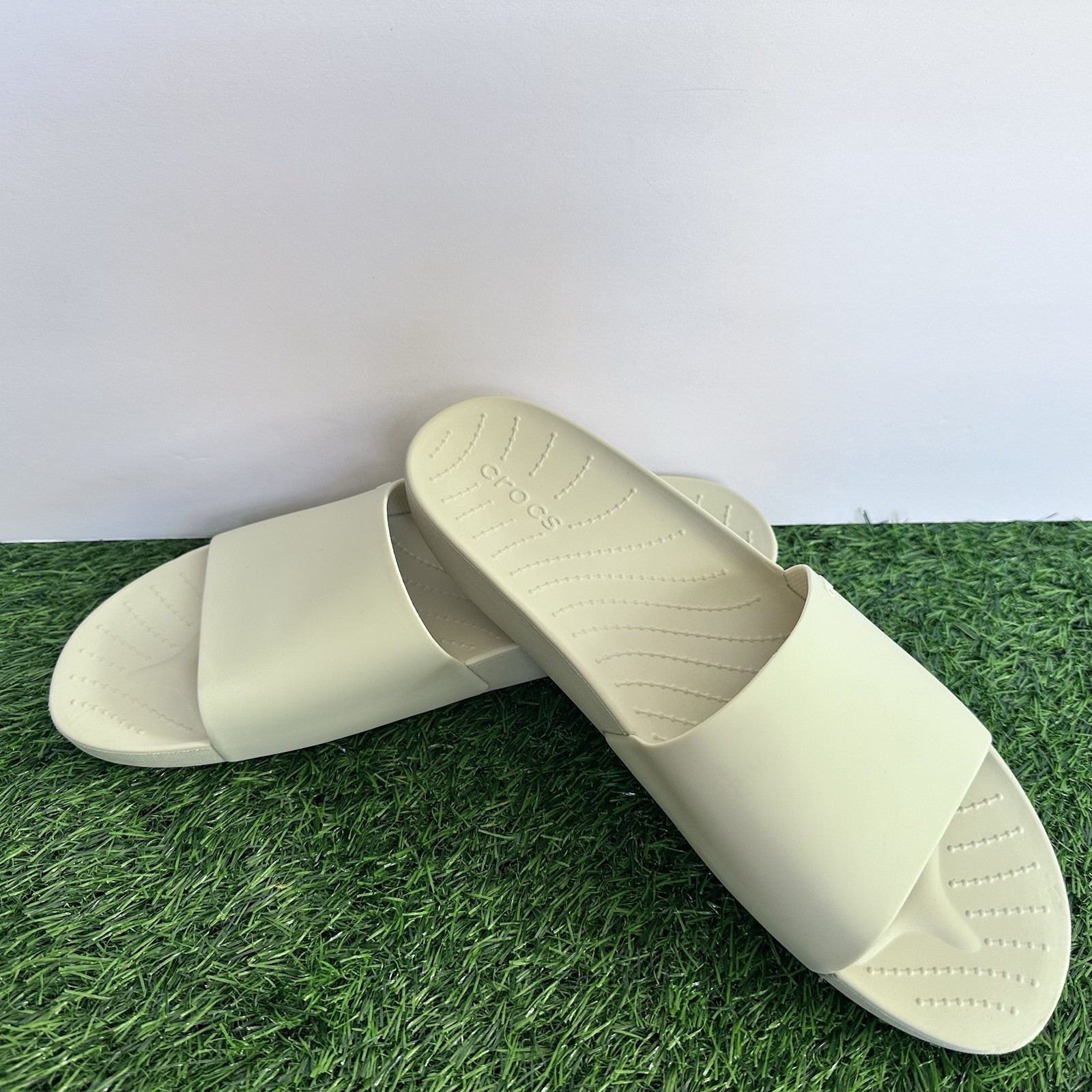 Crocs Women’s Color Bone Size 10 Splash Slide Sandal Standard Fit