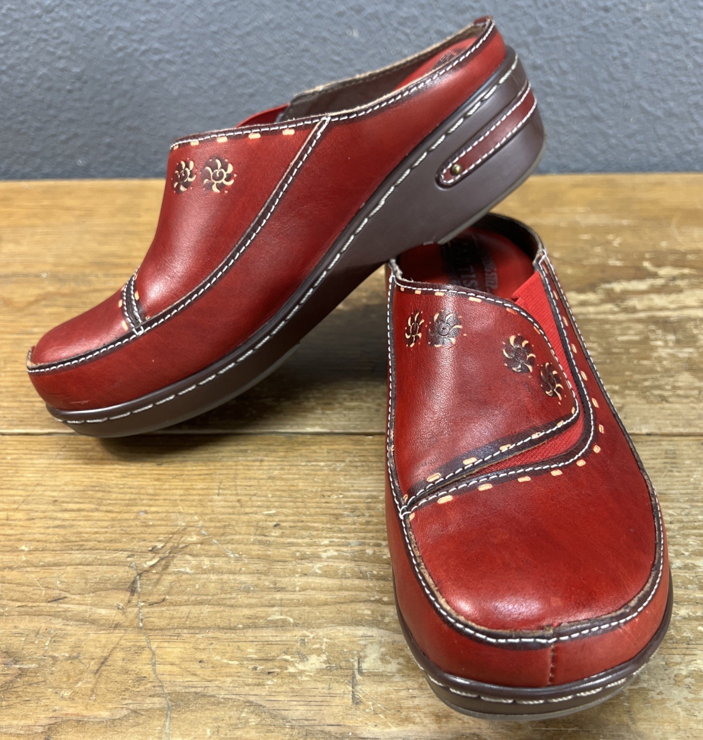 Spring Step Chino Clogs Mules Womens 7-7.5 US – 38 EU Red Hand Painted Leather
