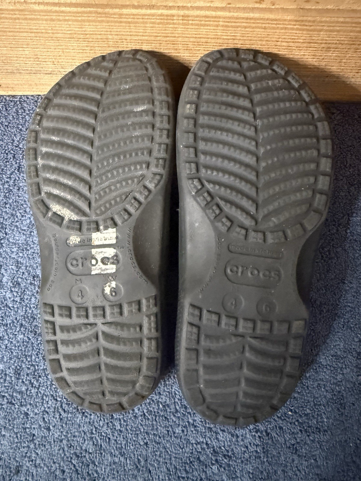 Crocs Baya Lightweight Croslite Flip-Flops Sandals Black W-6 Men-4