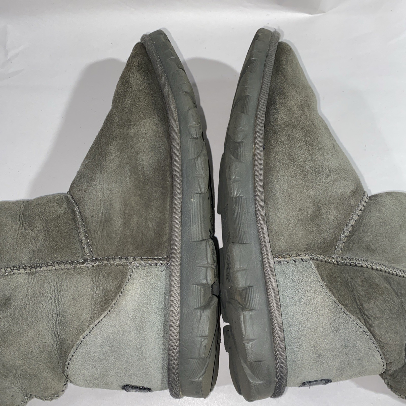 UGG Essential Short 5835 Gray Women’s Size 9 Snow Boots Lined Suede