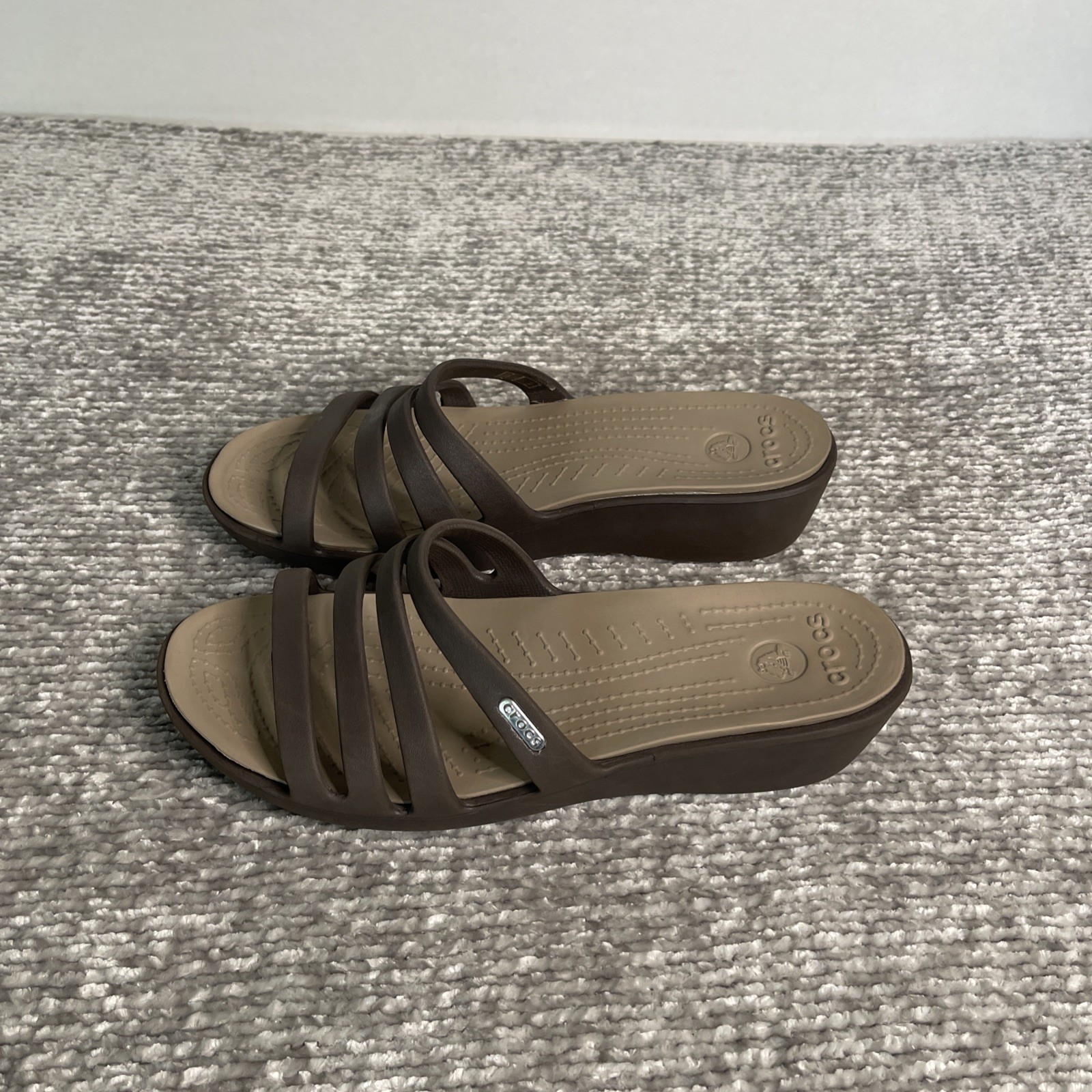 CROCS SANDLES WOMEN RHONDA WEDGE BROWN SZ 10 W SLIP ON