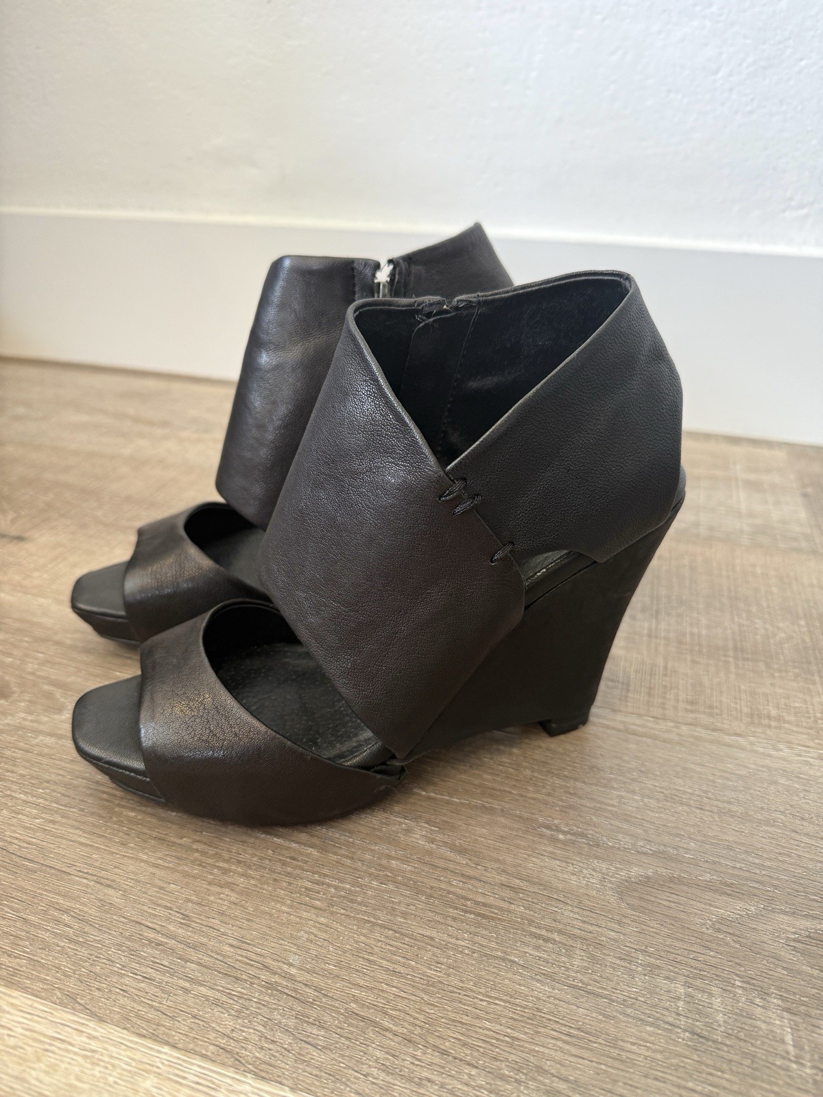 Farylrobin Size 8 Madison Black Leather Wedge Open Toe Sandals