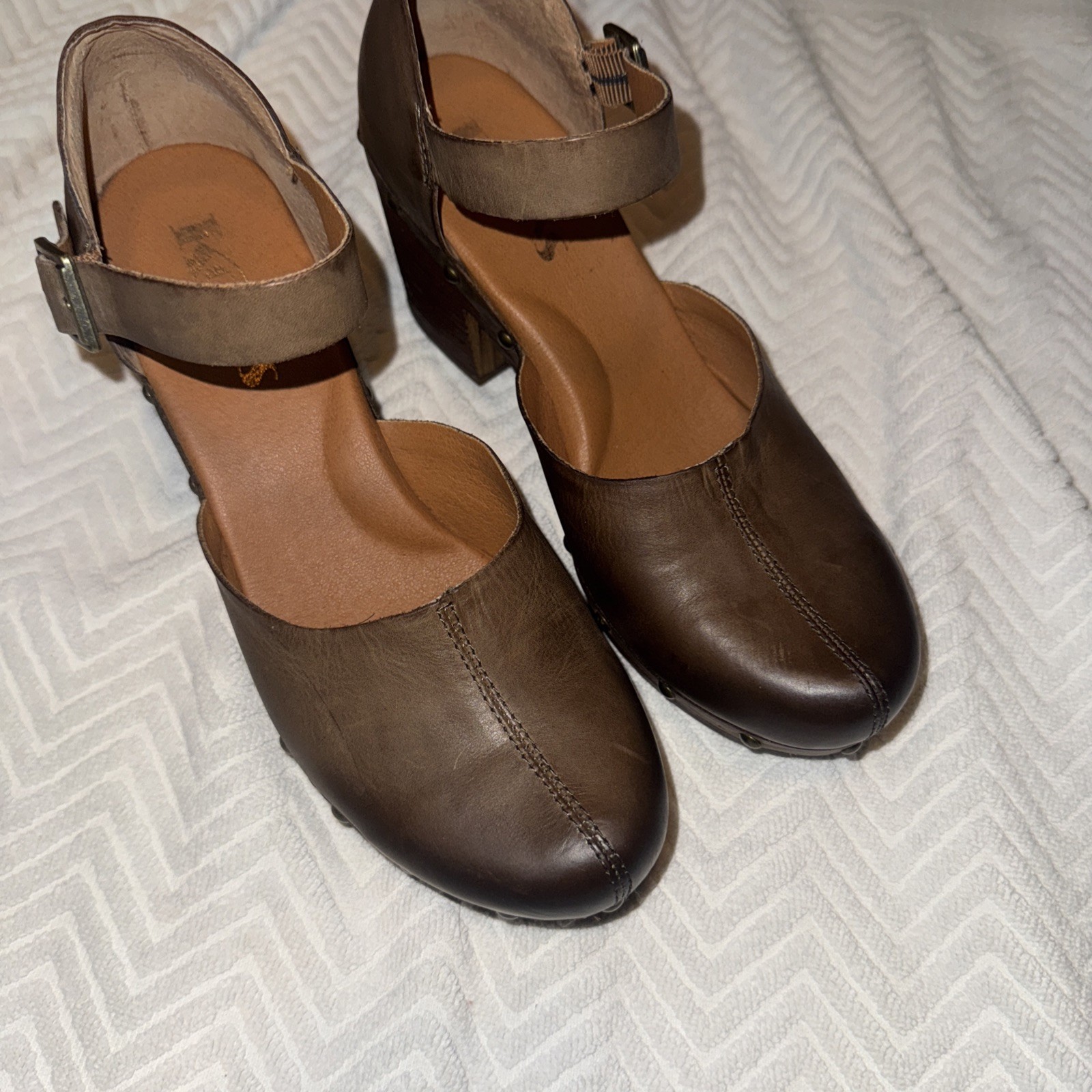 Korks Evah Clog Chunky Wood Heel Mushroom Brown Leather Studded Strap Y2K Sz 8