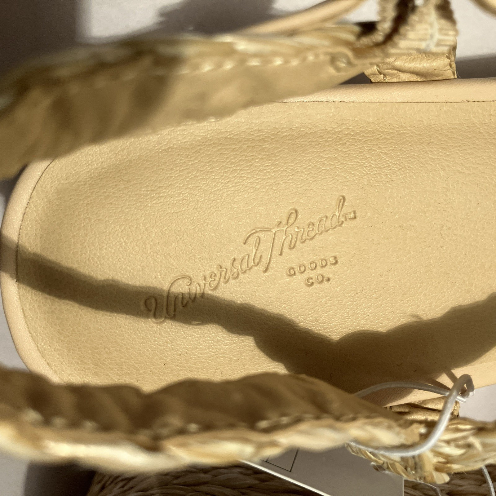 NWT Universal Thread Aurora Womens 11 Tan Straw Platform Cushion Insole Sandals
