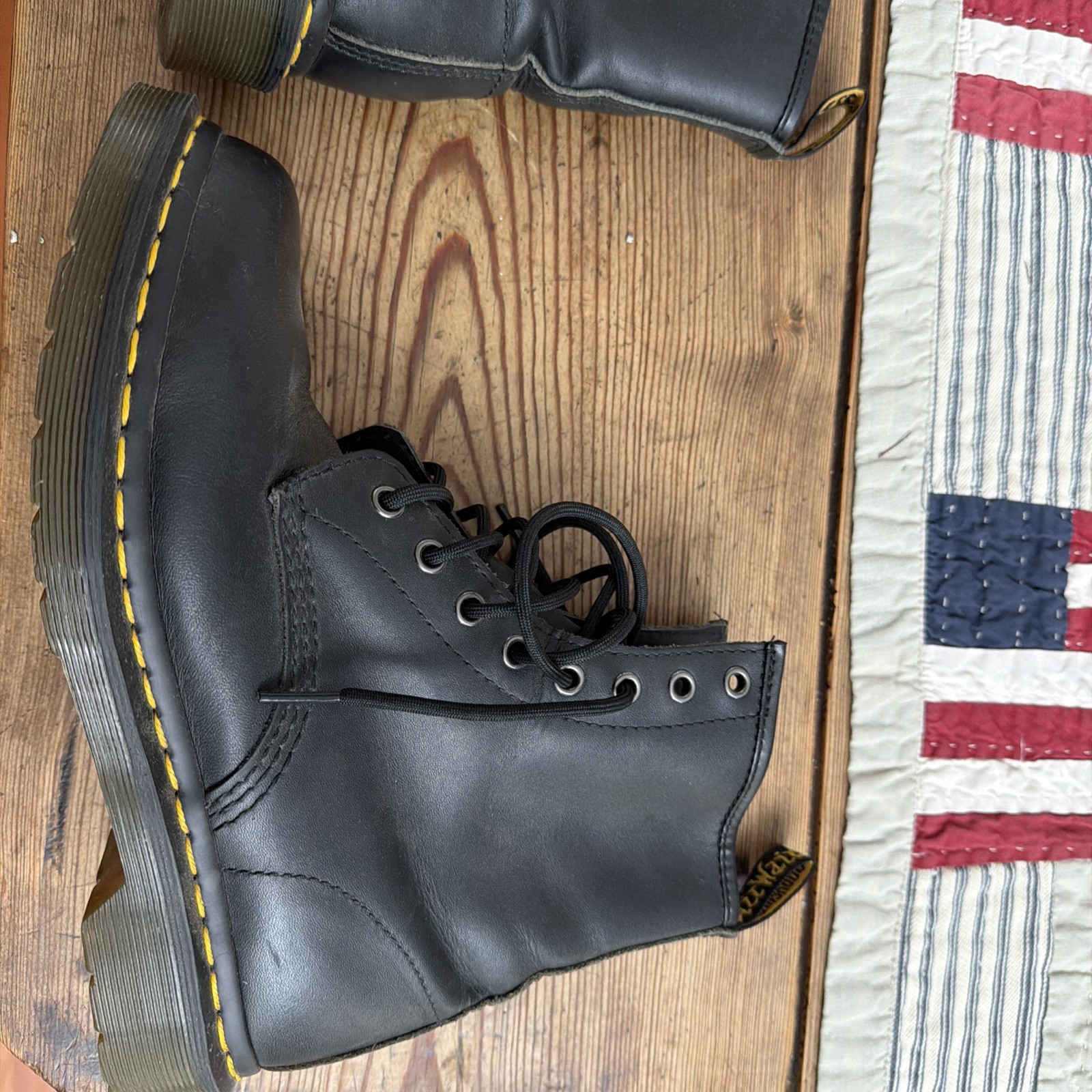Dr Martens original Women’s Size 8 Black Smooth Leather Lace Up Boots Doc