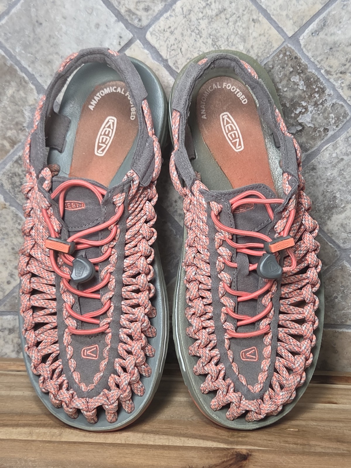 Keen 1014756 Uneek 8mm Camo Fusion Coral Women’s Sandal 8 M Summer Camp Beach
