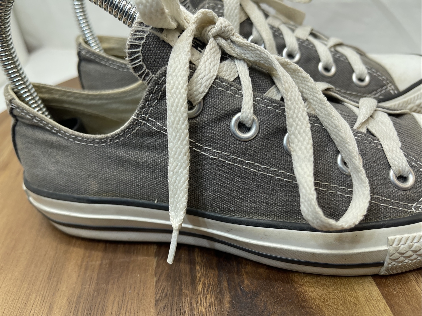 EUC Converse All Stars Shoes Sneakers Low Top Gray Mens 4 Womens 6 Unasex