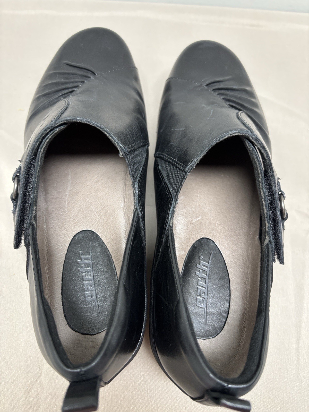 Earth Shoes Amity Slip On Round Toe Black Leather Comfort Loafer 8.5 D Wide