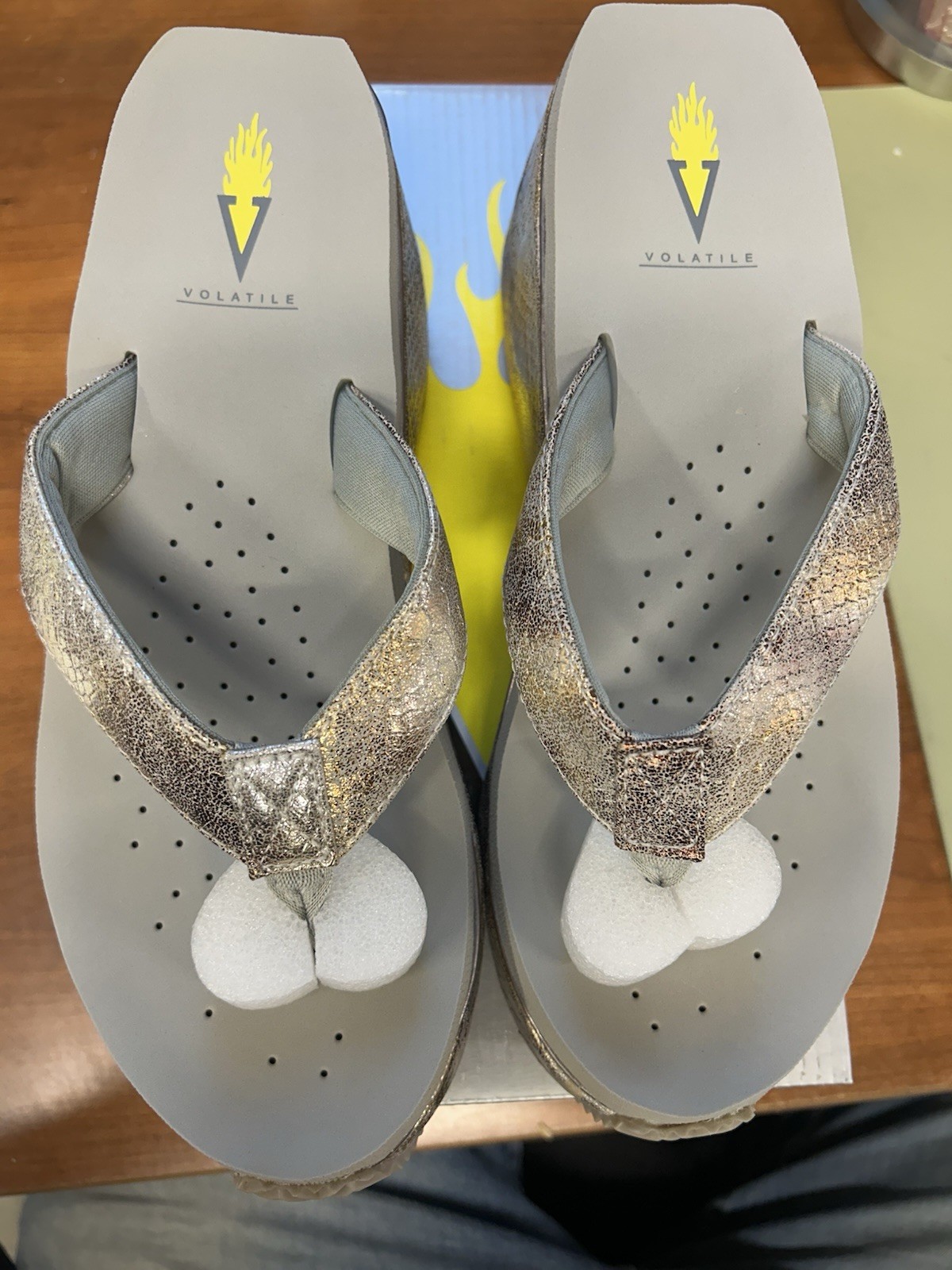 Volatile Platform Wedge Flip Flops Sandals Grey Snake Print Comfort Shoe size 10