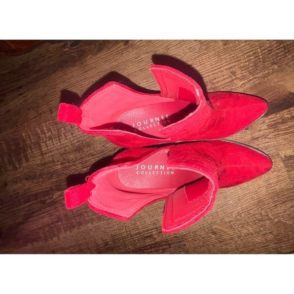 Journee Collection Red Faux Suede V-Cutout Pointed Toe Ankle Boot Block Heel 9.5
