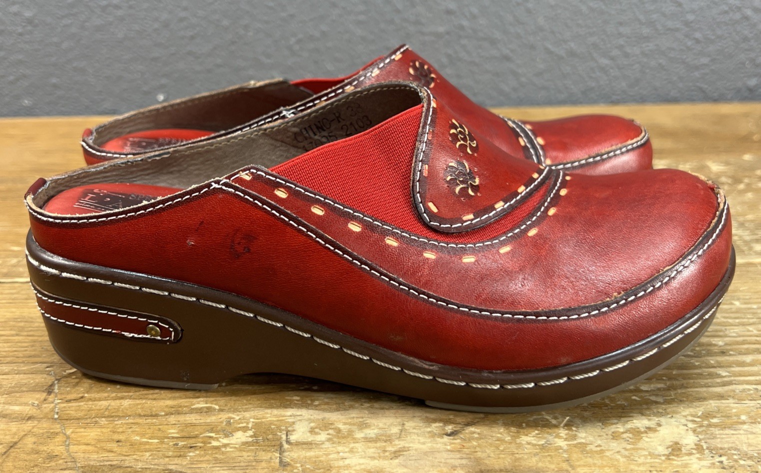 Spring Step Chino Clogs Mules Womens 7-7.5 US – 38 EU Red Hand Painted Leather