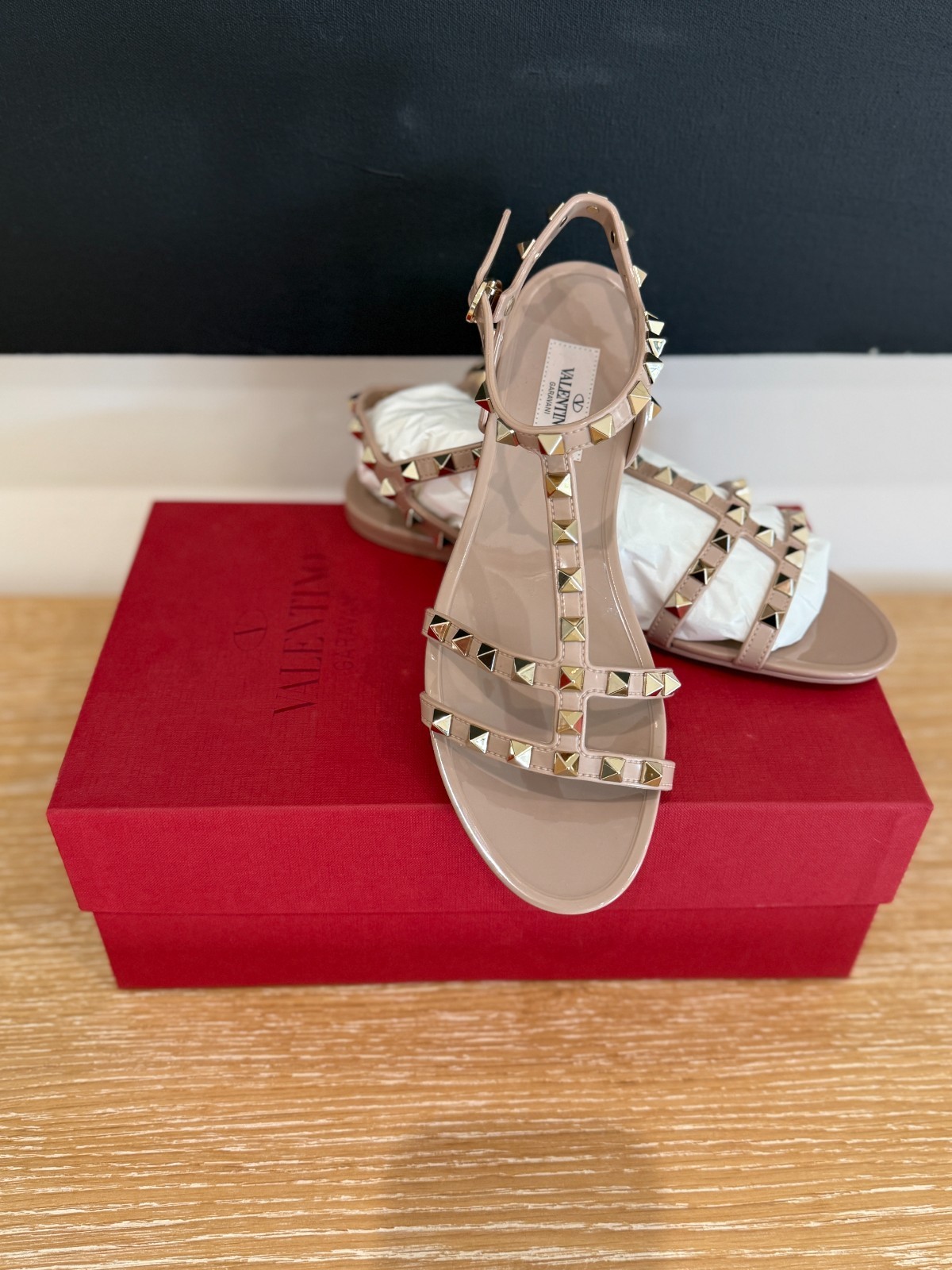 NIB Valentino Rockstud Jelly Flat Gladiator Sandals Size 37 Poudre/Nude/N