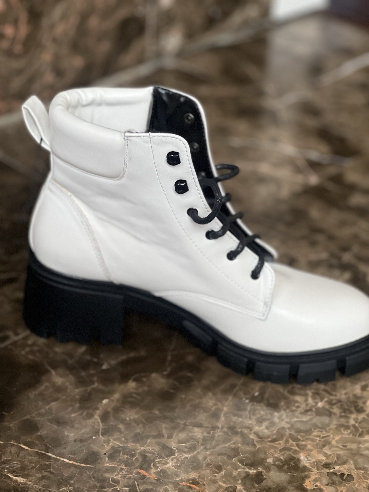 Forever 21 Women’s White Combat Ankle Boots Lace-Up Lug Sole Round Toe US 9