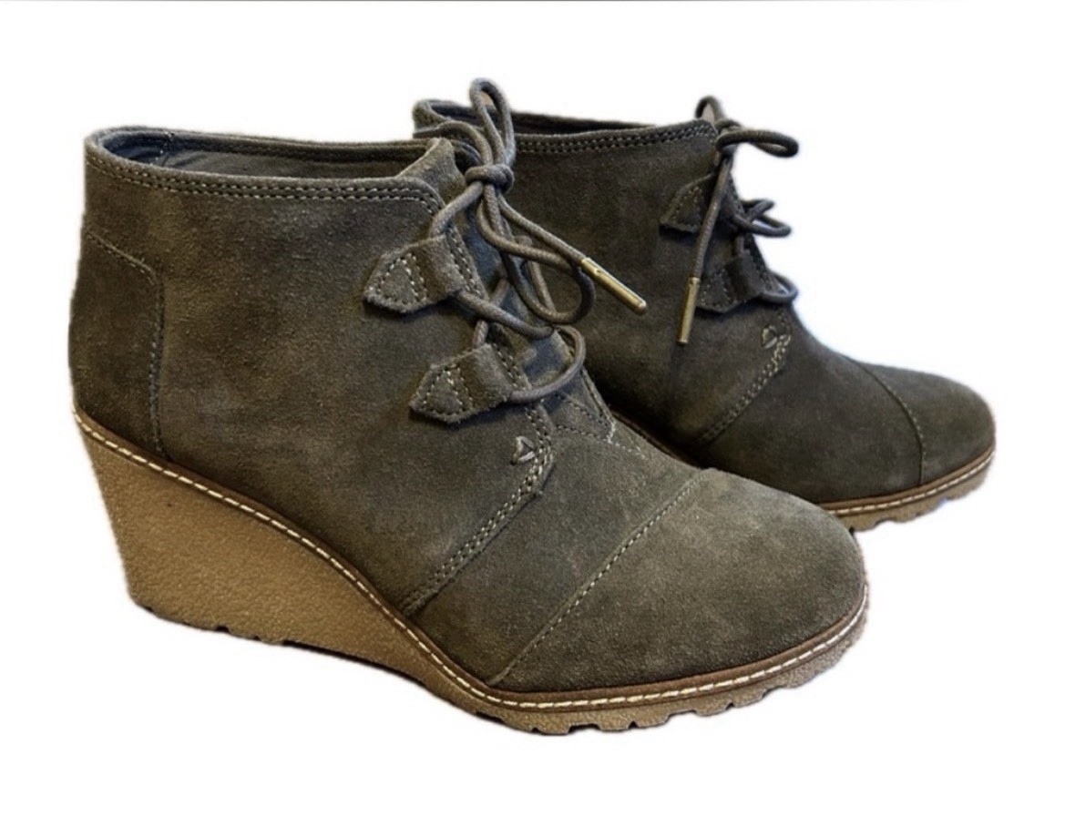 TOMS Women’s Gray Suede Ankle Bootie Round Toe Lace Up Wedge Heel US 7.5