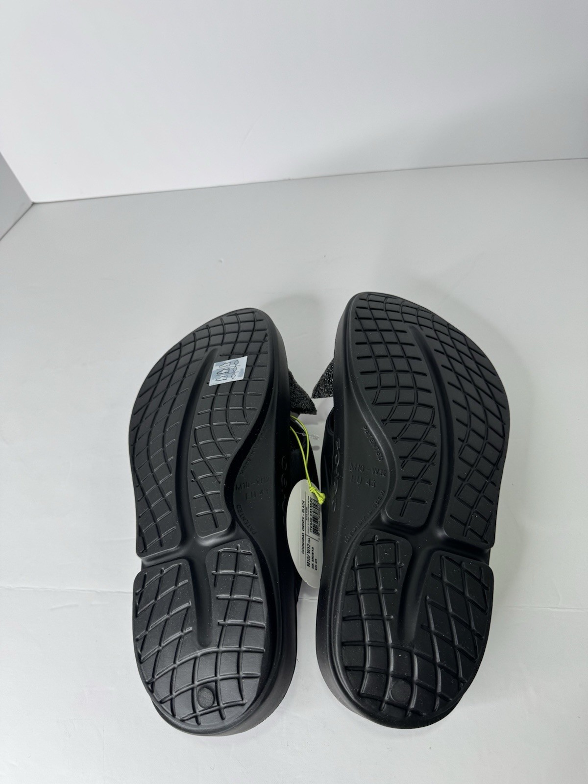 OOFOS flip flops Sandal Lightweight Recovery Footwear Unisex Black (M10/W12)