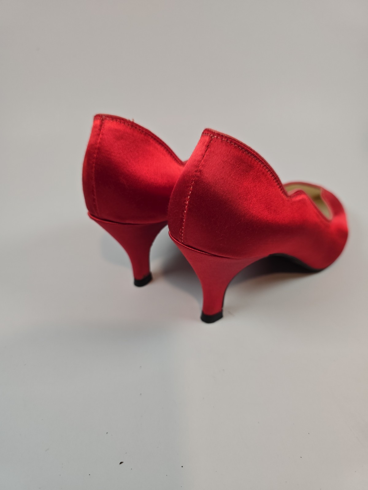 Dyeables Size 7 Red 2.5 Heels