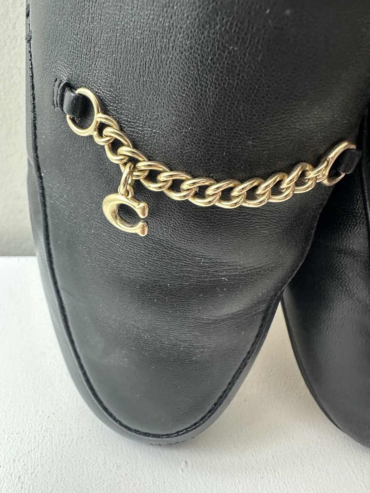 Coach Women’s Black Leather Loafer Flats Gold Chain Logo Slip-On 7.5