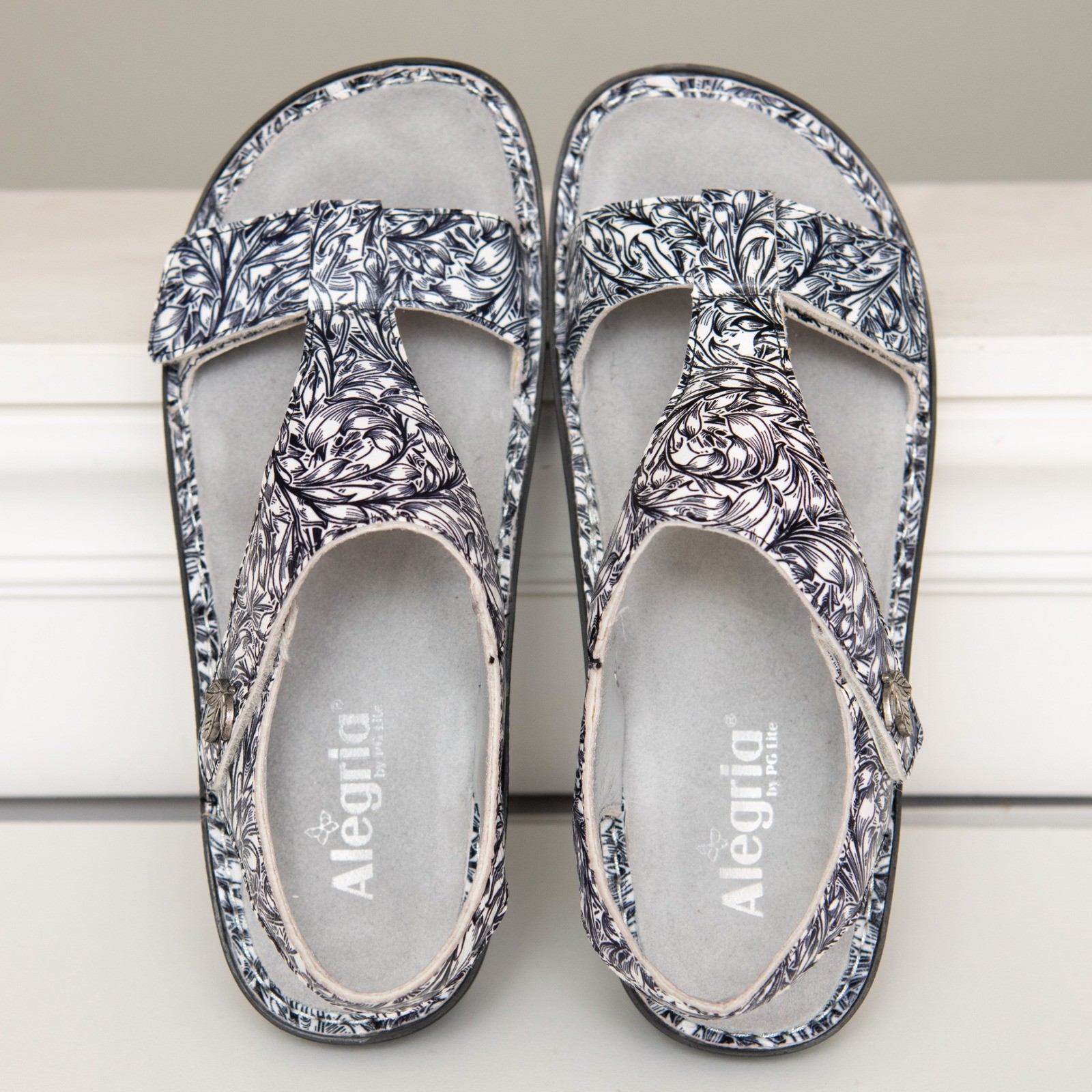 Alegria KEN-769 Black White Floral NEW Sz 10.5 Ergonomic Nurse Wearable Art Boho