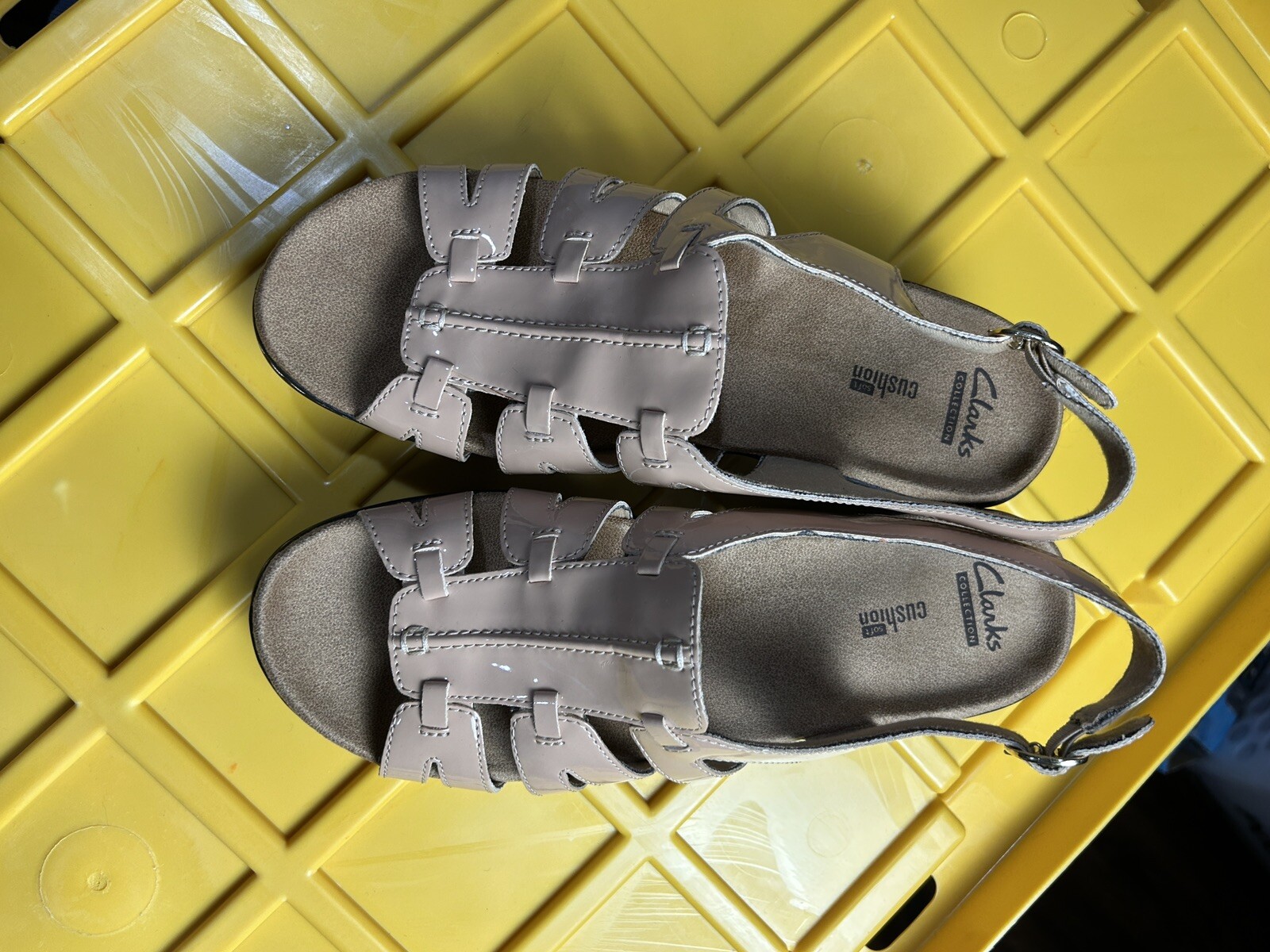 CLARKS Womens LEXI MARIGOLD Wedge Sandal Rose Pale Nude Patent Size 10M