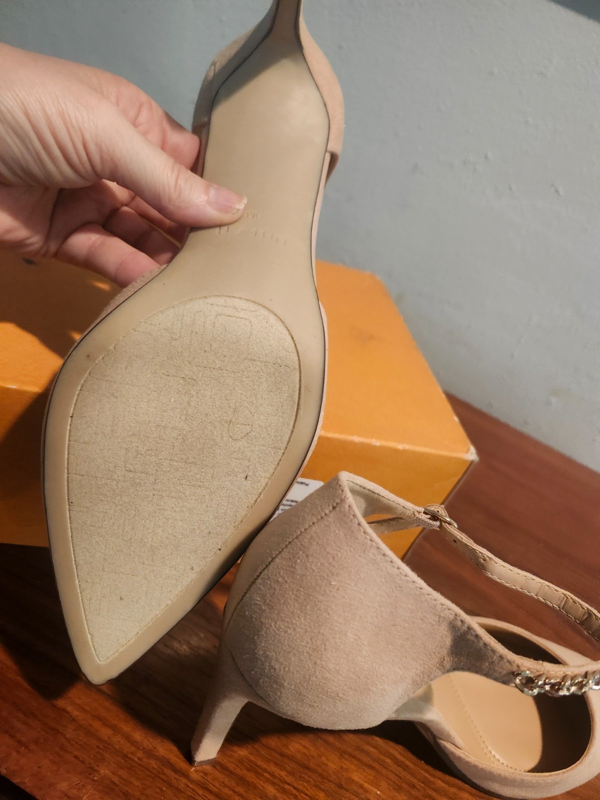 Unisa UN Yadira Beige Suede dOrsay Chain Ankle Strap Heel 11M NIB